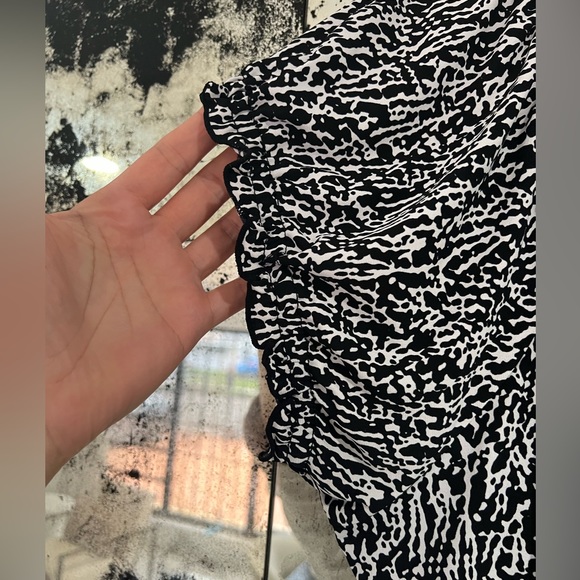 Michael Kors Black & White Dress, Size 2X - Picture 3 of 4